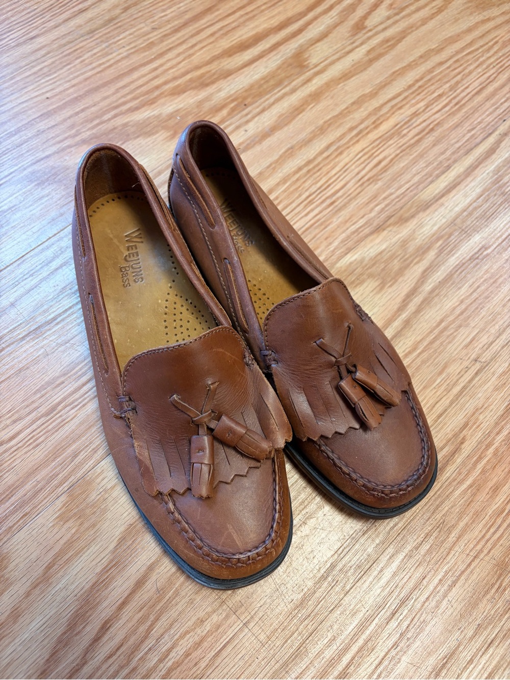 Vintage Bass Weejun brown fringe leather boat shoe loafers